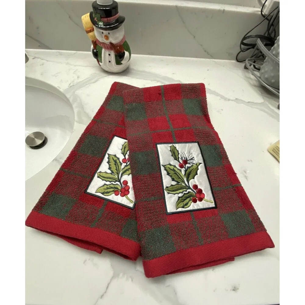 Kohls Christmas Holly 2 PC Set Hand Towels Red Green Plaid Winter 100% Cotton